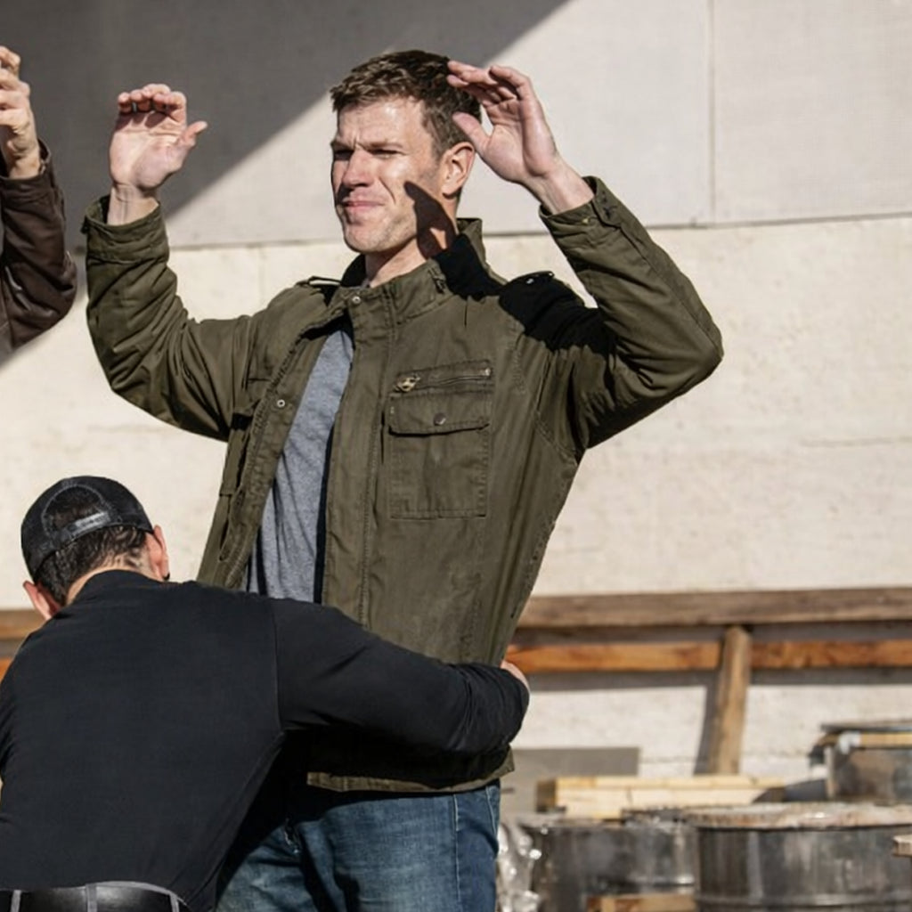Austin Stowell NCIS Origins S02 Green Jacket